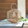 Lampa solarna z rattanu