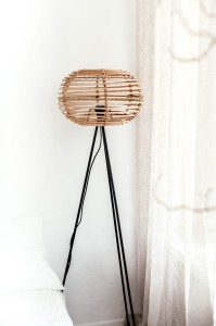 Rattanowa lampa podłogowa Moon