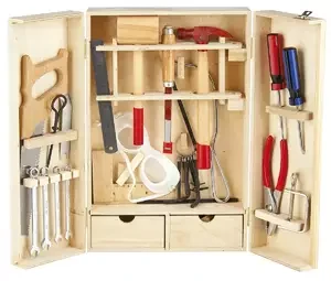 Zestaw narzędziowy w drewnianej skrzynce 