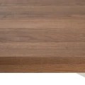 Brązowy stół z metalowymi, białymi nogami | Ixia