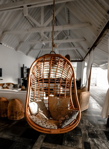 Rattanowy wiszący fotel Hugo ze stelażem