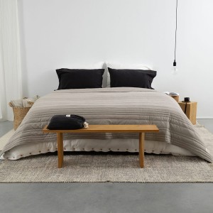 Narzuta pikowana szarobeżowa 240x260 | Moyha