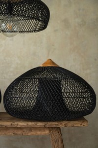 Rattanowy klosz z drewnem teakowym - XL - Czarny - CRATER I Bally Hands