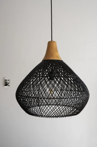 Rattanowy klosz z drewnem teakowym M - Czarny - BAND I Bally Hands