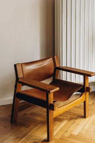 Designerski fotel z drewna tekowego i naturalne skóry | Bally Hands