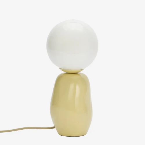 Emaliowana lampa stołowa Kula - żółta | Madam Stoltz